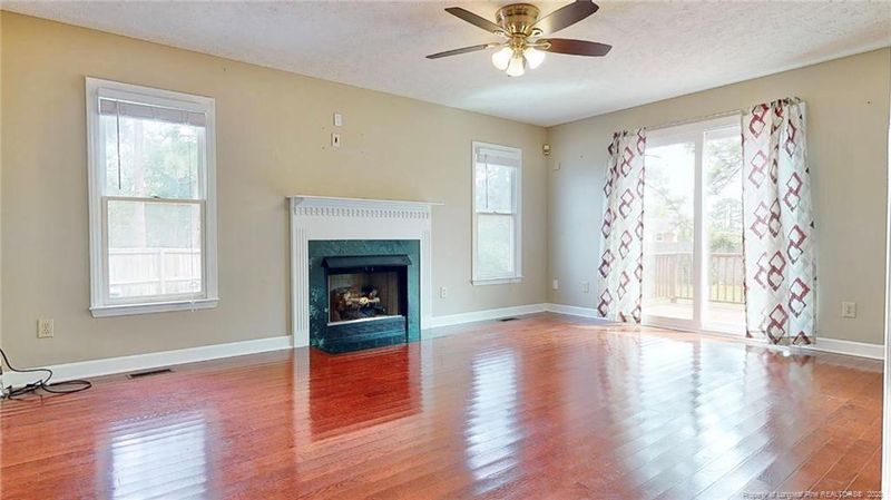 3549 Chaucer Ct, Hope Mills, NC 28348