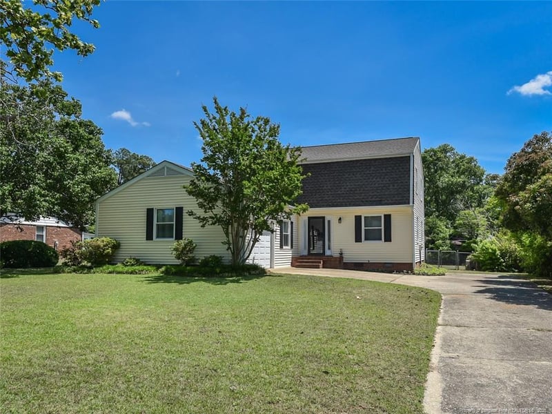 3551 Sturbridge Dr, Hope Mills, NC 28348