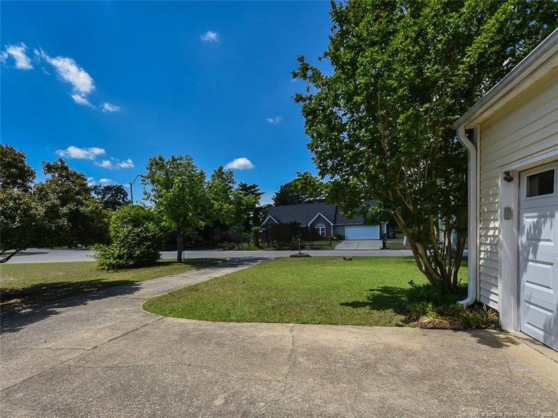 3551 Sturbridge Dr, Hope Mills, NC 28348