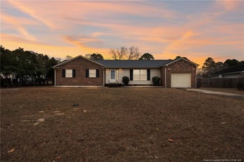 3555 Sturbridge Dr, Hope Mills, NC 28348