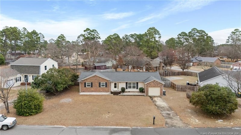 3555 Sturbridge Dr, Hope Mills, NC 28348