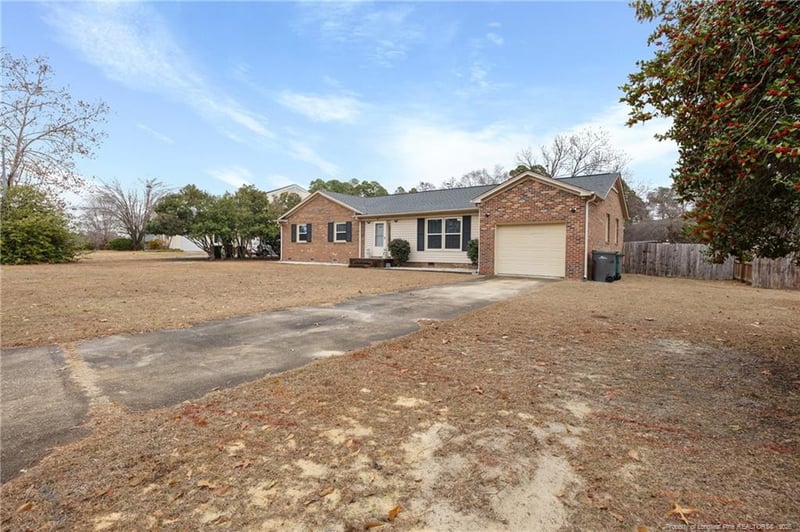 3555 Sturbridge Dr, Hope Mills, NC 28348