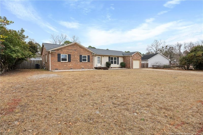 3555 Sturbridge Dr, Hope Mills, NC 28348