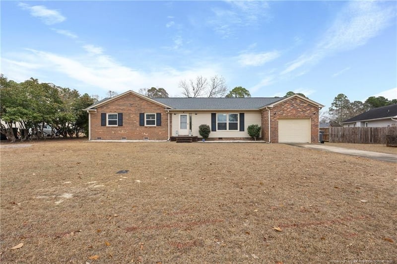 3555 Sturbridge Dr, Hope Mills, NC 28348