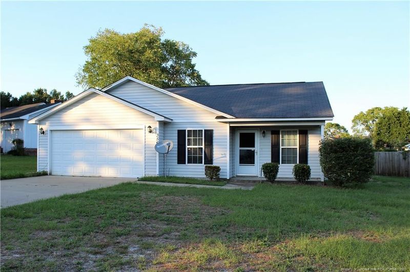 3569 Pioneer Dr, Hope Mills, NC 28348