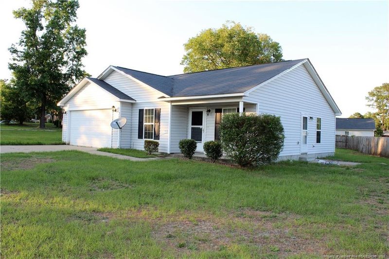 3569 Pioneer Dr, Hope Mills, NC 28348