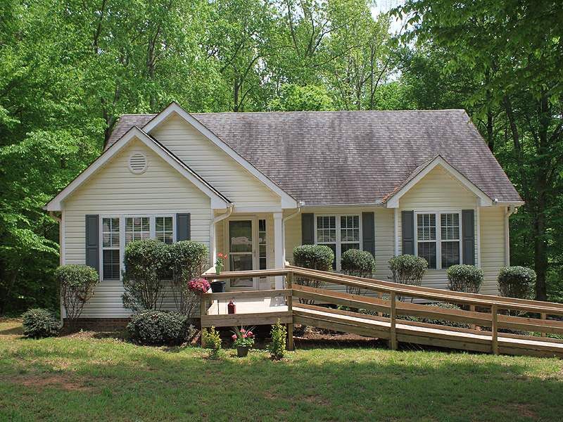 3585 Copper Creek Ln, Franklinton, NC 27525