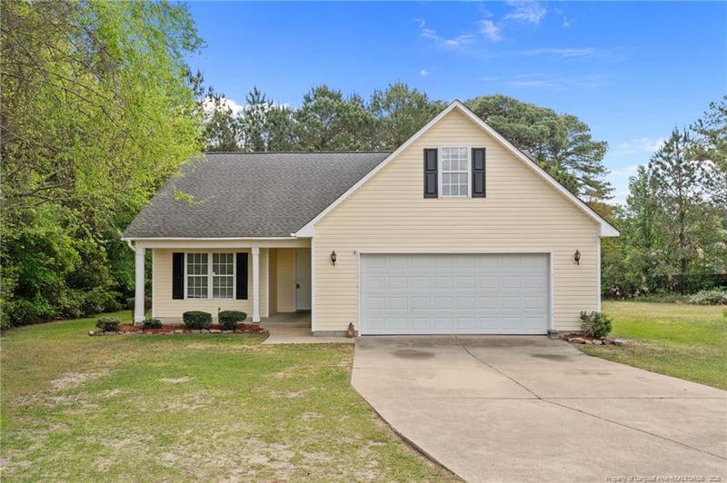 3596 Pioneer Dr, Hope Mills, NC 28348