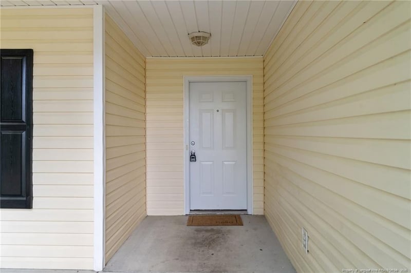 3596 Pioneer Dr, Hope Mills, NC 28348