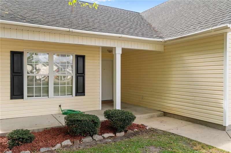 3596 Pioneer Dr, Hope Mills, NC 28348