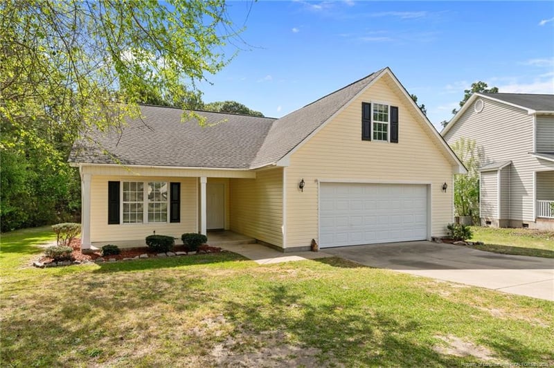 3596 Pioneer Dr, Hope Mills, NC 28348