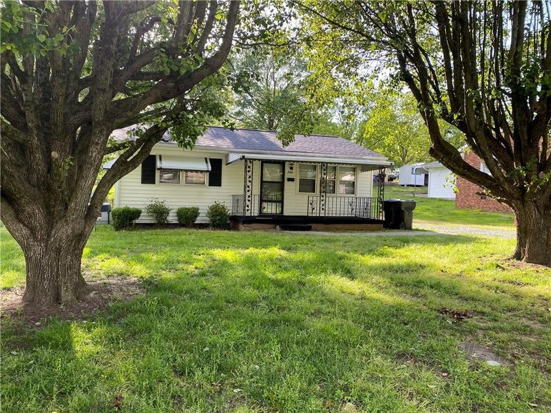 360 N Saint John St, Burlington, NC 27217