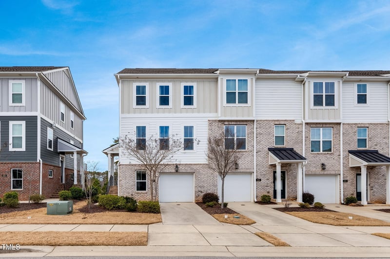 360 Skymont Dr, Holly Springs, NC 27540