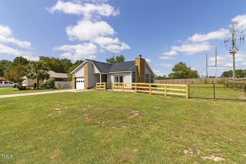 3600 Bolt Dr, Hope Mills, NC 28348