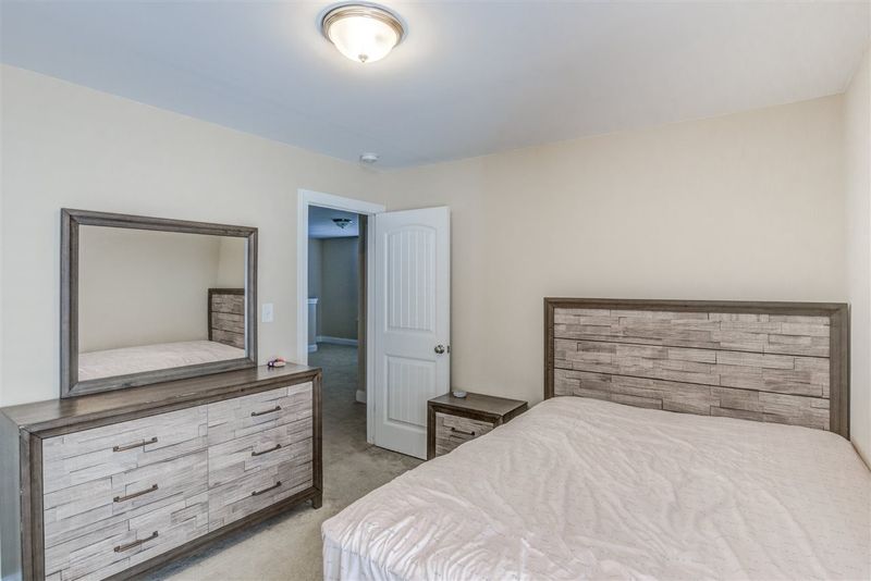 3600 Sunbright Ln, Raleigh, NC 27604
