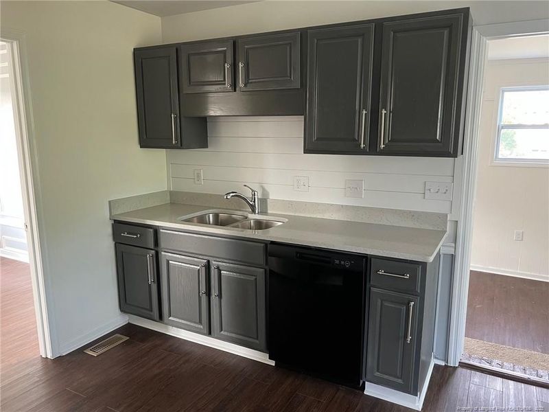 3601 Crampton Rd, Hope Mills, NC 28348