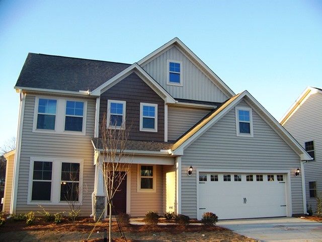 3601 Neuse Estates Dr, Raleigh, NC 27604