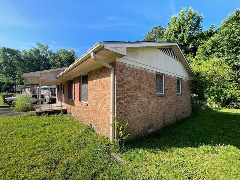 3604 Four Seasons Dr, Durham, NC 27707