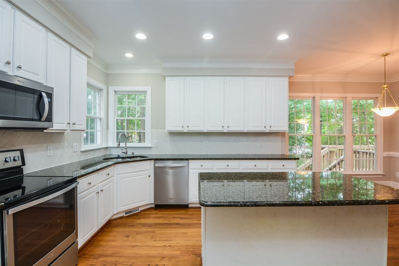 3605 Bridgeton Park Dr, Raleigh, NC 27612