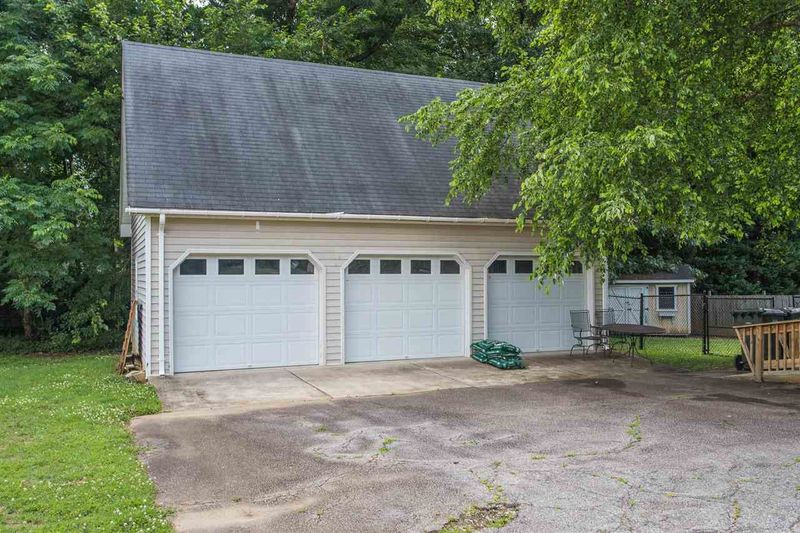 3607 Laurel Hills Rd, Raleigh, NC 27612