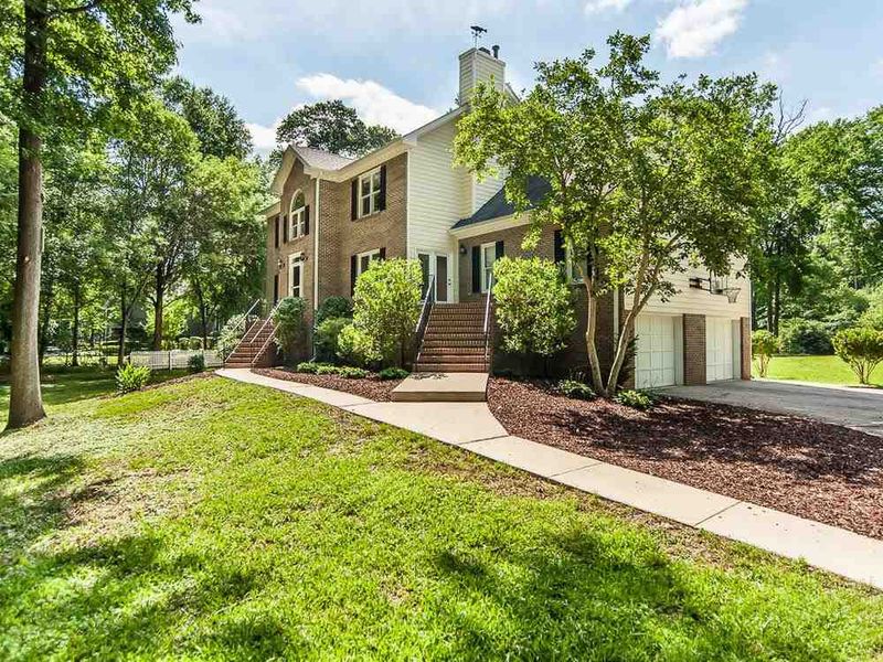 3608 Willow Bluff Dr, Raleigh, NC 27604