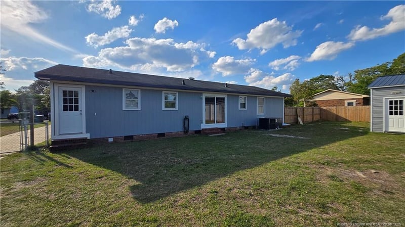 3611 Kenny Dr, Hope Mills, NC 28348