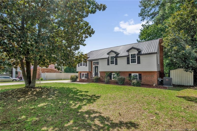 3614 Lakeshore Dr, Hope Mills, NC 28348