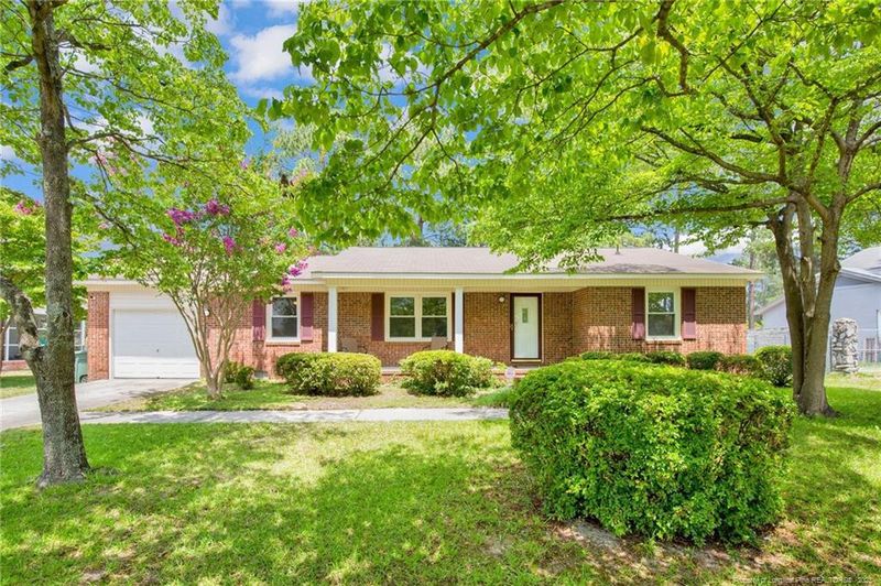 3615 Sturbridge Dr, Hope Mills, NC 28348