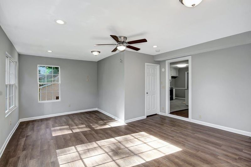 3620 Castlegate Dr, Raleigh, NC 27616