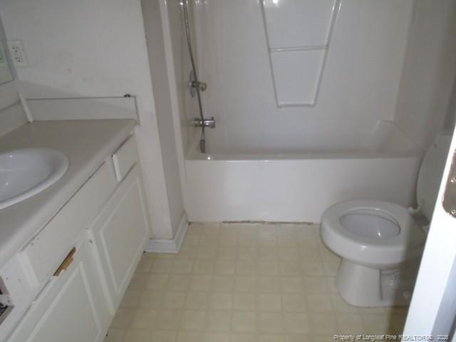 3620 Lismore Ln, Hope Mills, NC 28348