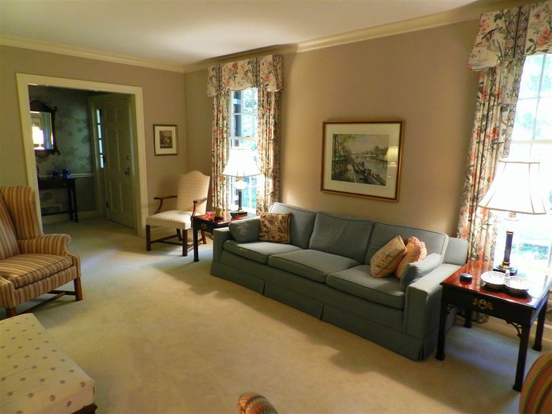 3621 Alamance Dr, Raleigh, NC 27609