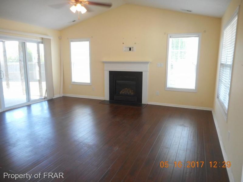 3621 Crosswinds Dr, Hope Mills, NC 28348