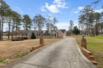 3621 Pine Hollow Dr, Clayton, NC 27520