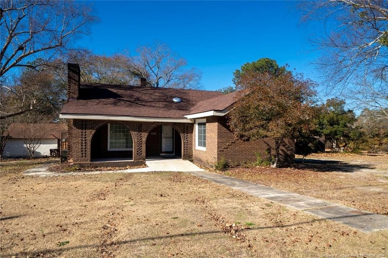 3622 Lake Forest Rd, Hope Mills, NC 28348