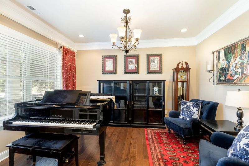 3624 Bunting Dr, Raleigh, NC 27616