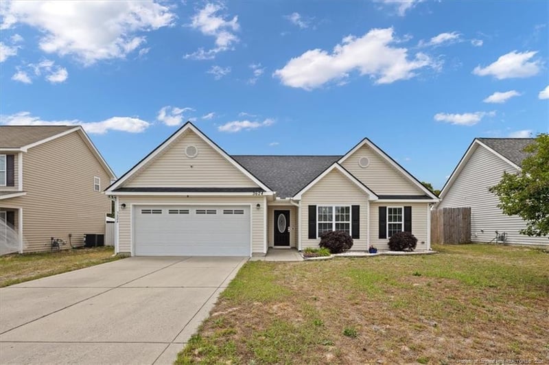 3624 Crosswinds Dr, Hope Mills, NC 28348
