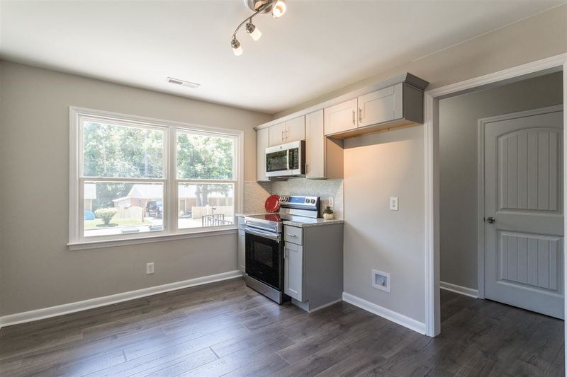 3631 Four Seasons Dr, Durham, NC 27707