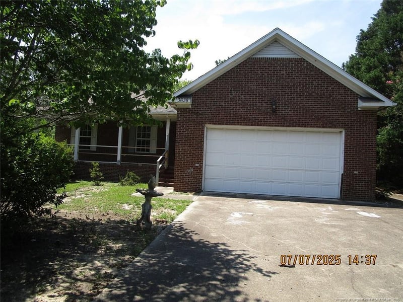 3638 Golfview Rd, Hope Mills, NC 28348