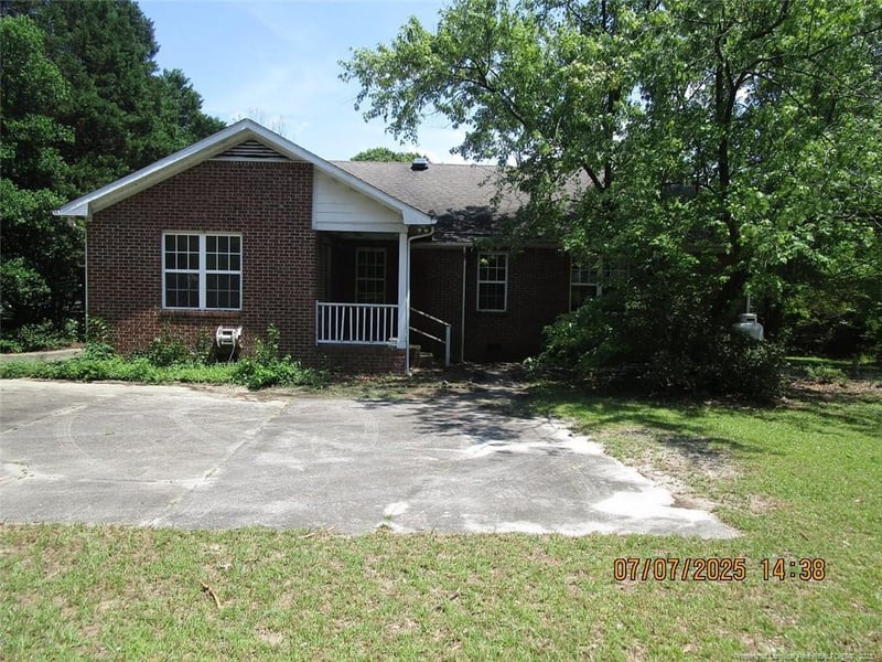 3638 Golfview Rd, Hope Mills, NC 28348