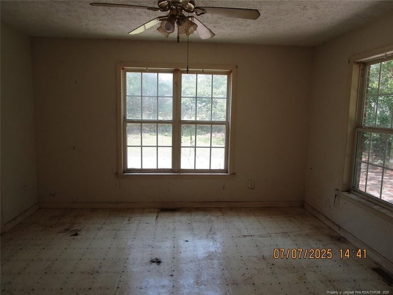 3638 Golfview Rd, Hope Mills, NC 28348