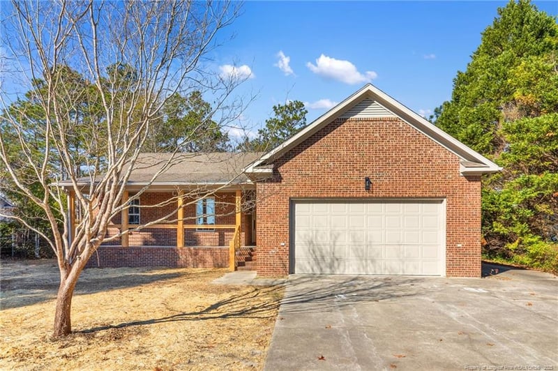 3638 Golfview Rd, Hope Mills, NC 28348