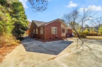 3638 Golfview Rd, Hope Mills, NC 28348