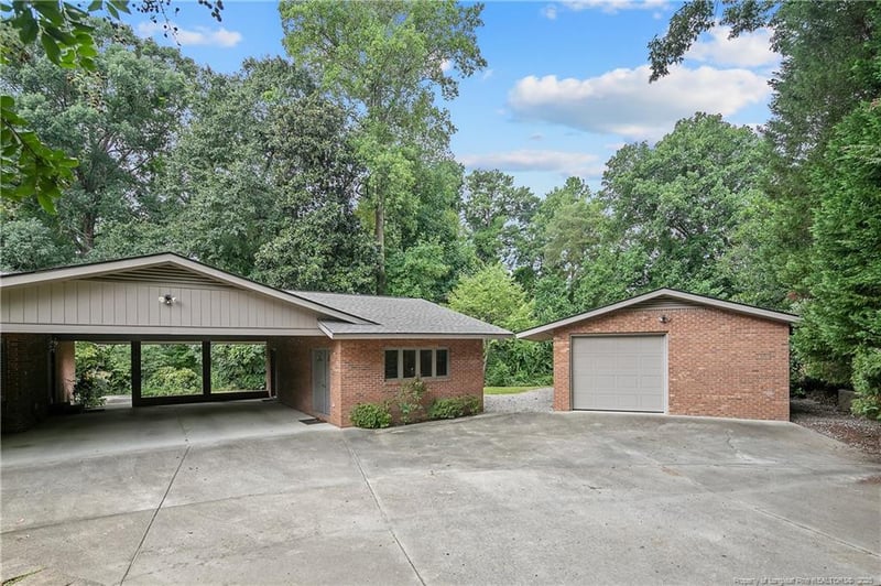 3641 Farmbrook Rd, Fayetteville, NC 28303