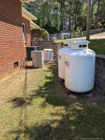 3647 Lakeshore Dr, Hope Mills, NC 28348