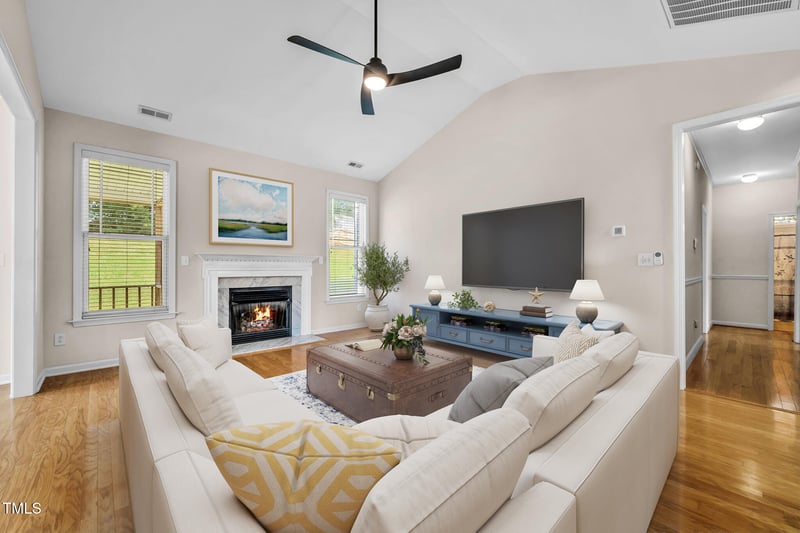 365 Collinsworth Dr, Clayton, NC 27527