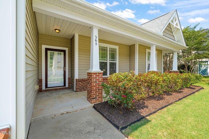 365 Collinsworth Dr, Clayton, NC 27527