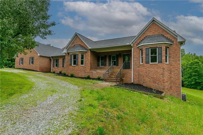 365 Vinson Rd, Burlington, NC 27217