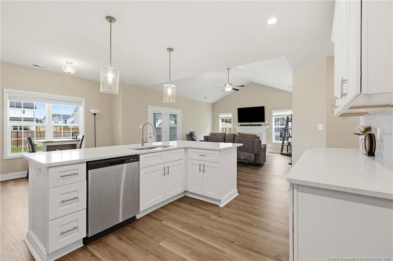 365 Whitestone Dr, Fayetteville, NC 28312