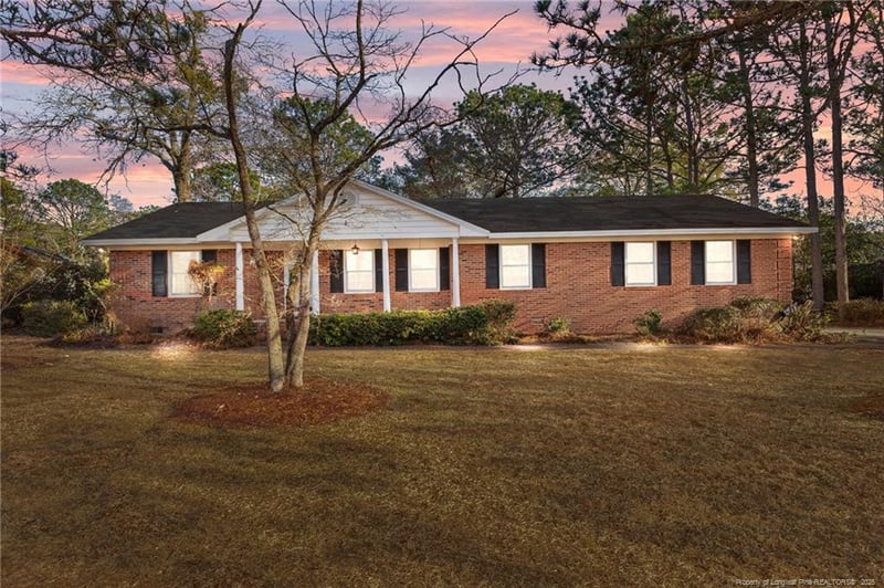 3659 Lake Forest Dr, Hope Mills, NC 28348