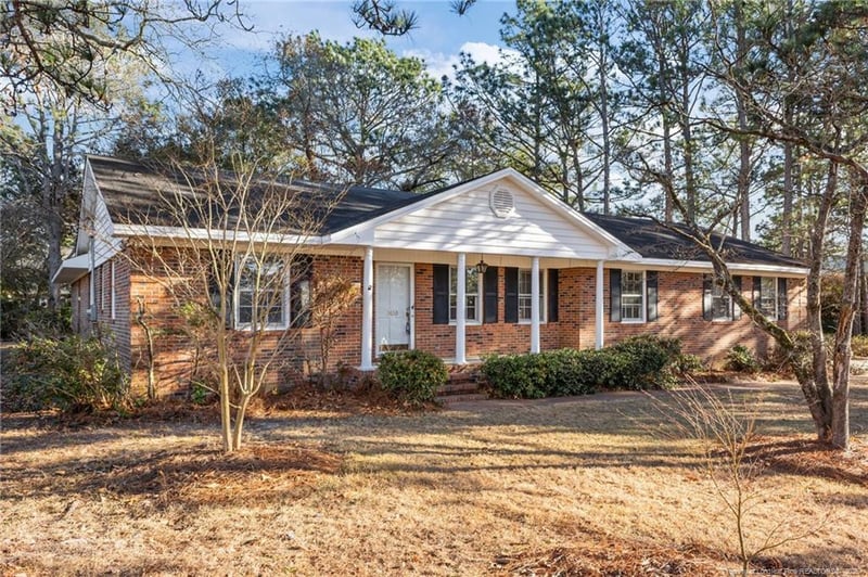 3659 Lake Forest Dr, Hope Mills, NC 28348